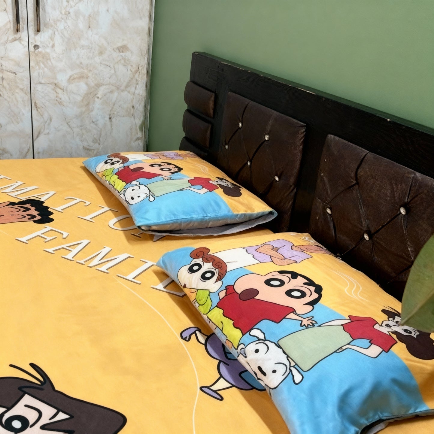 Shinchan Family Bedsheet Set (King Size)
