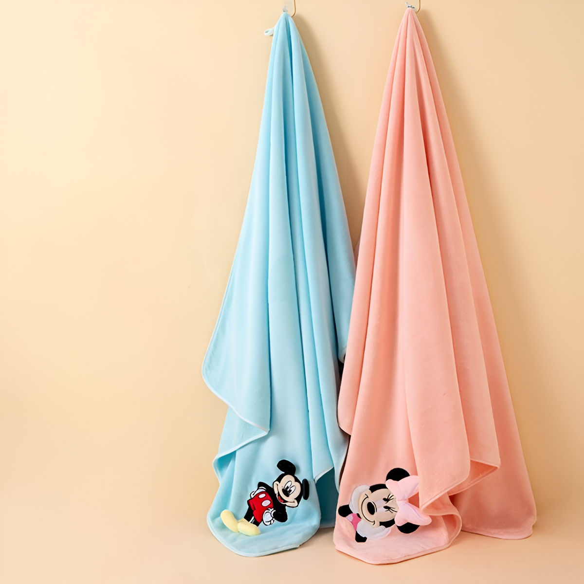 Mickey & Minnie Towel — Hey Shoppers