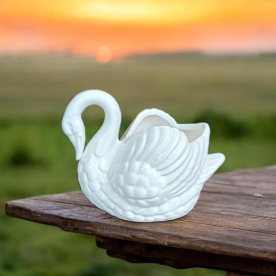 Swan Decor Pot
